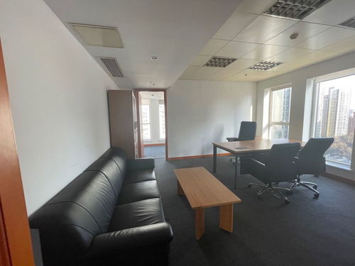 国贸大望路CBD万达广场精装写字楼出租，全套家具，正对电梯，随时看房